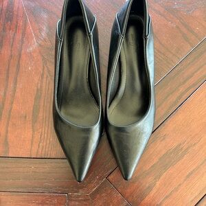 Black Pointed Toe Women’s Pumps